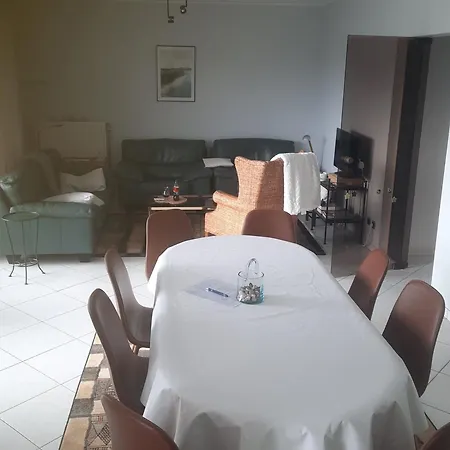 Cosy 3 Bedroom Near The T112 *