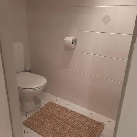 Cosy 3 Bedroom Near The T112