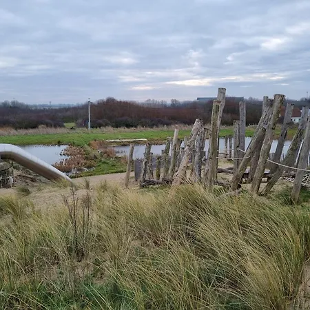 Cosy 3 Bedroom Near The T112 Апартаменты