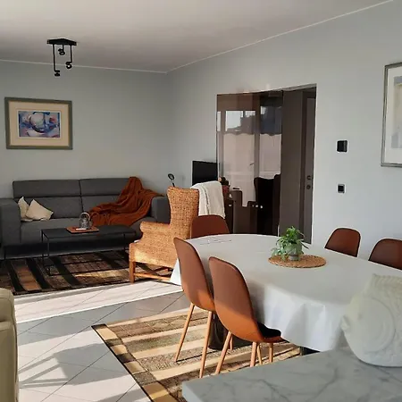 Cosy 3 Bedroom Near The T112 Daire Oostende